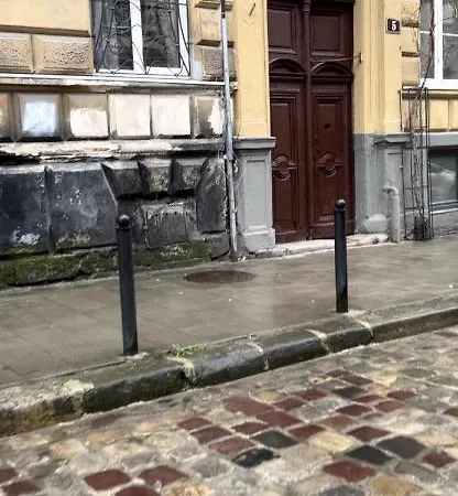 10 Kotliarska Moisha House