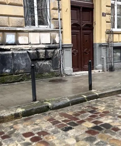 10 Kotliarska Moisha House